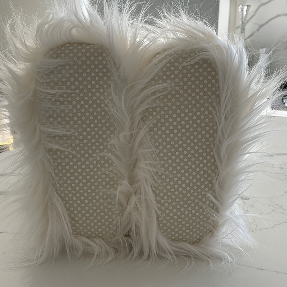 White Faux Fur booties - Picture 6 of 6